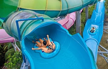Omaka Rocka waterslide at Aquatica Orlando