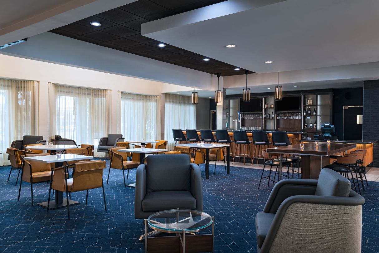 Courtyard Airport Lobby